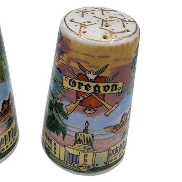 Vintage Set of 2 Thrifco Ceramic Souvenir State of Oregon Salt & Pepper Shakers - Picture 3 of 8